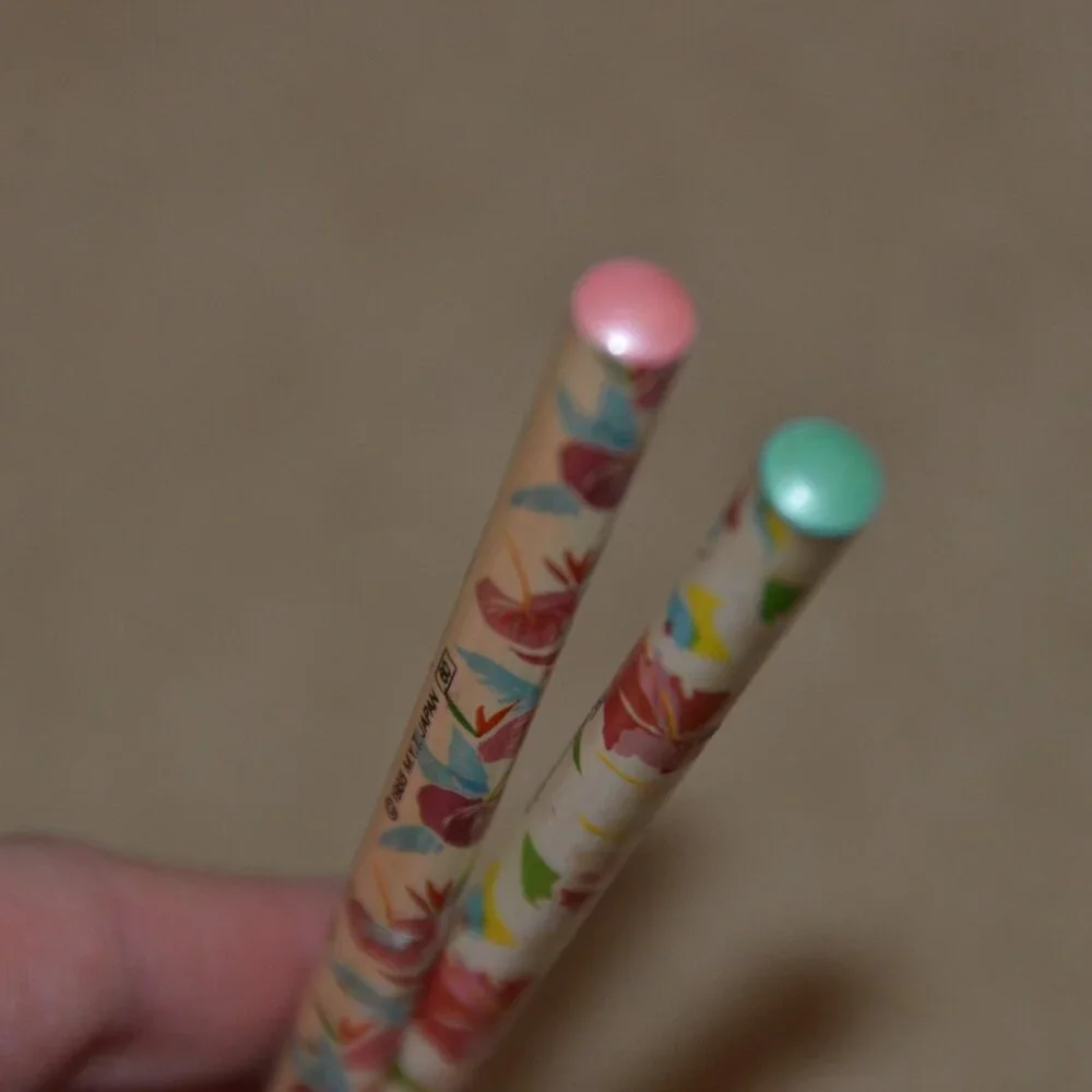 2 VINTAGE COLLECTIBLE UNUSUAL 1985 Japan FLOWER PEARL #2 LEAD UNSHARPENED PENCIL